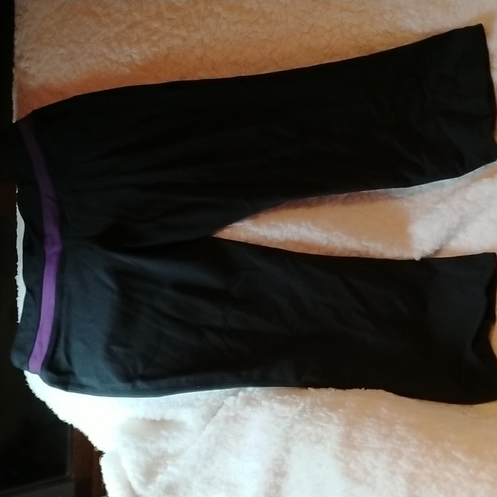 One Tooth capris